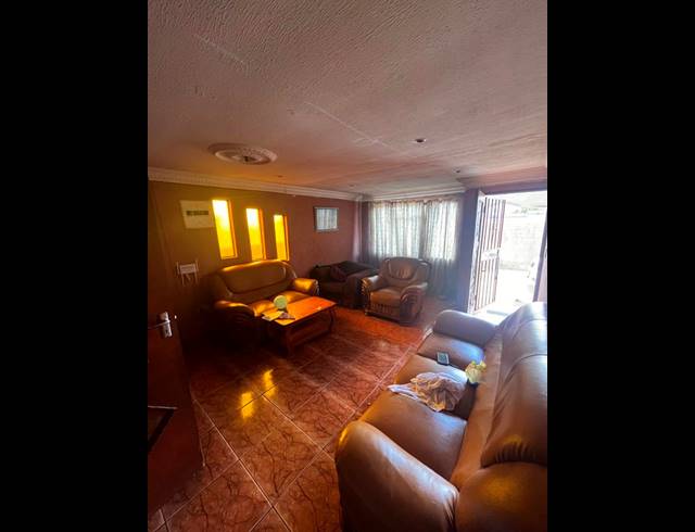 5 BEDROOM HOUSE FOR SALE IN INXIWENI